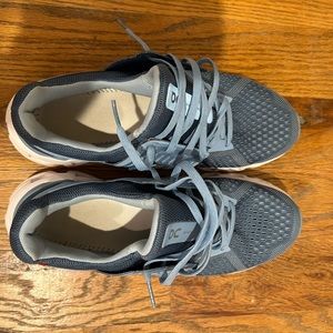 Women’s Blue on cloud shoes size 9.5